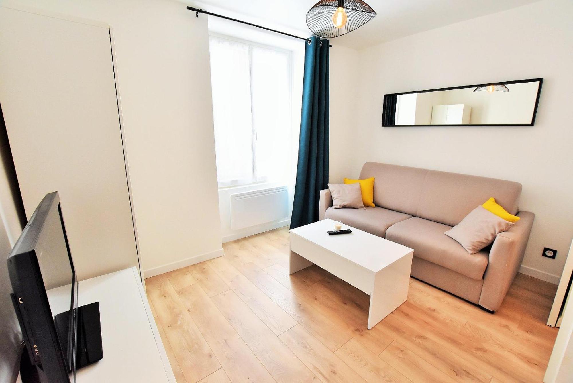 Appartement Au Coeur De La Ville De 塔韦尼 外观 照片