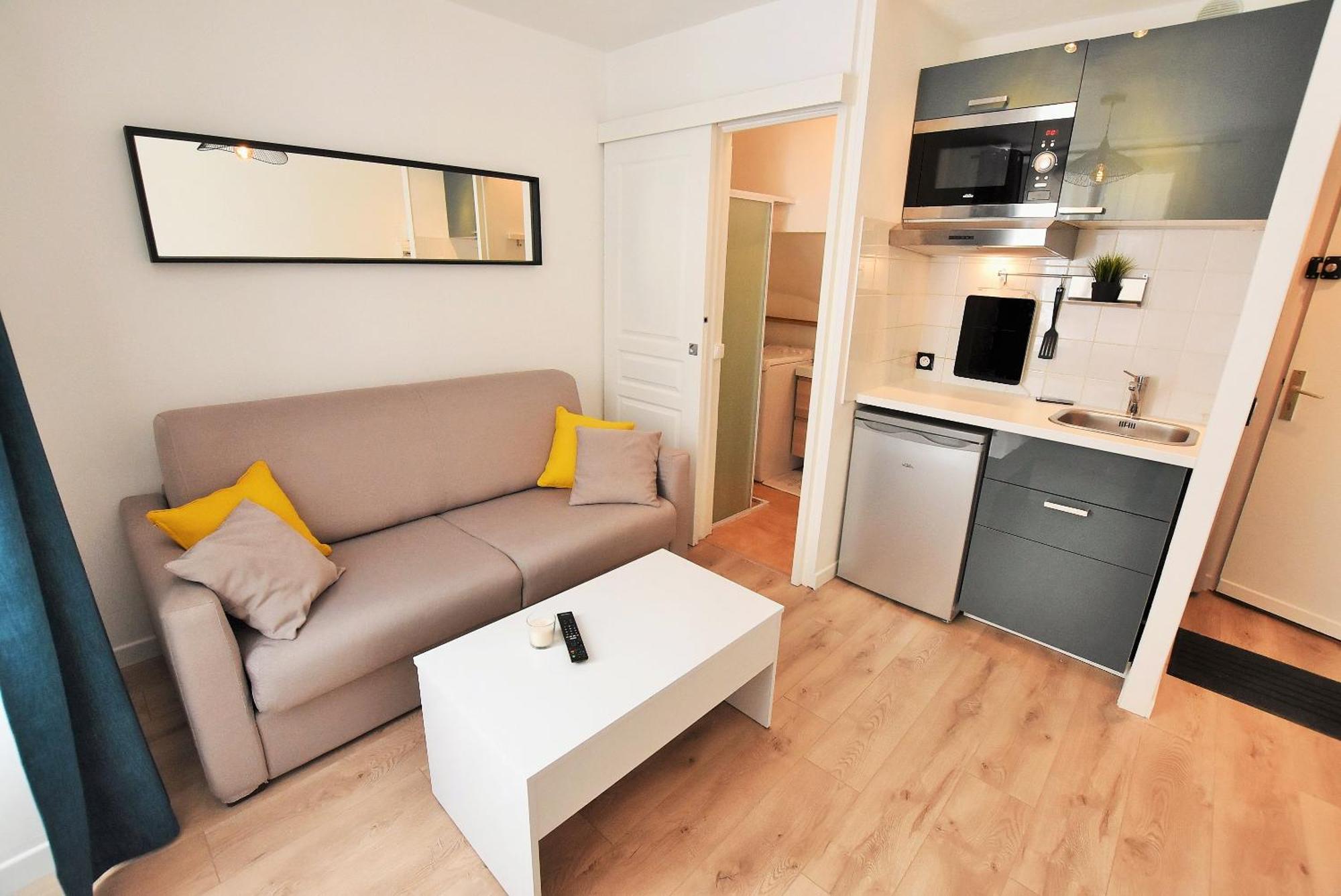 Appartement Au Coeur De La Ville De 塔韦尼 外观 照片